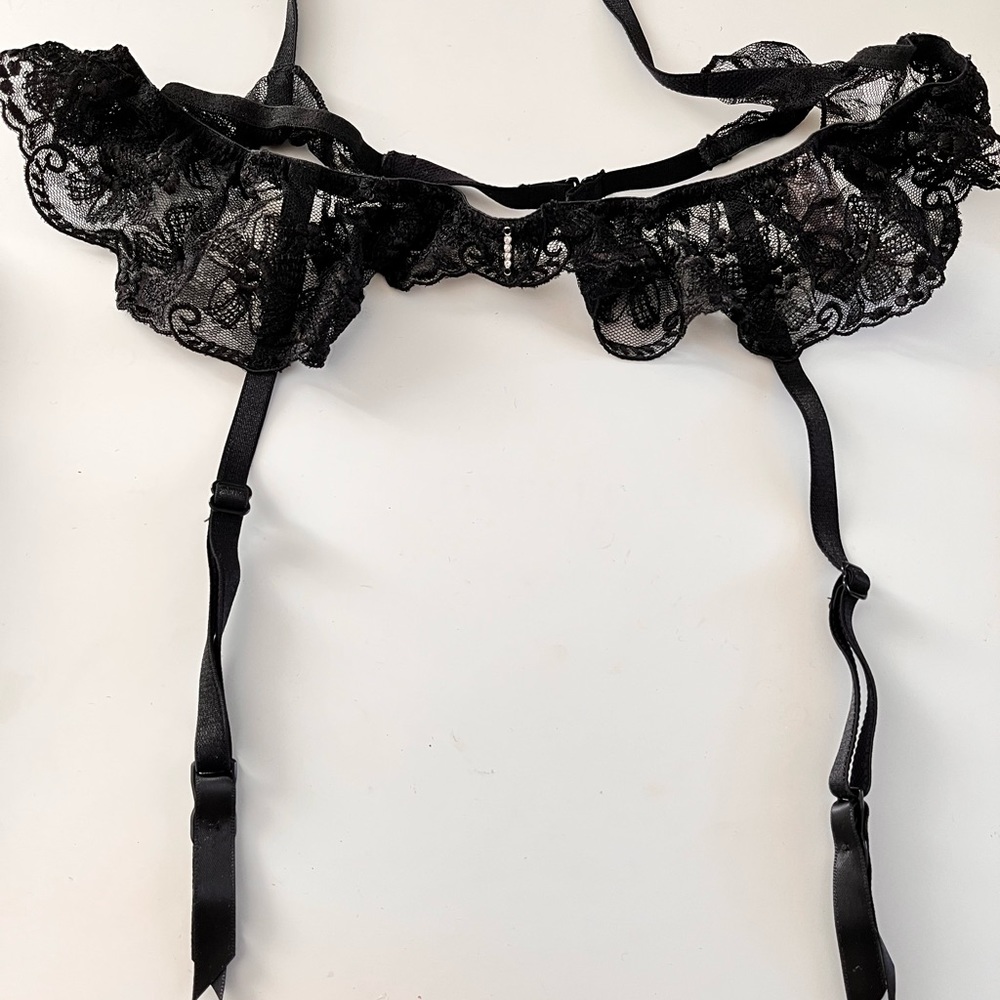 Victoria’s Secret Garter Belt M/L Black